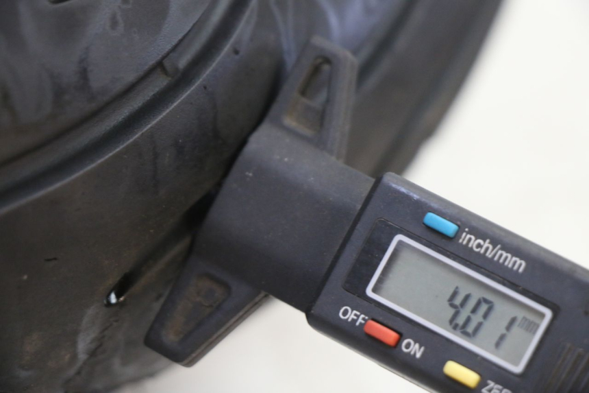 photo de CERCHIO POSTERIORE E PNEUMATICO SUZUKI GS GSE 500 (2001 - 2003)
