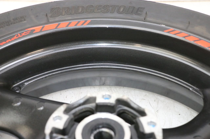 photo de CERCHIO POSTERIORE E PNEUMATICO SUZUKI GSF N BANDIT 600 (1996 - 1999) - Ricambio usato controllato