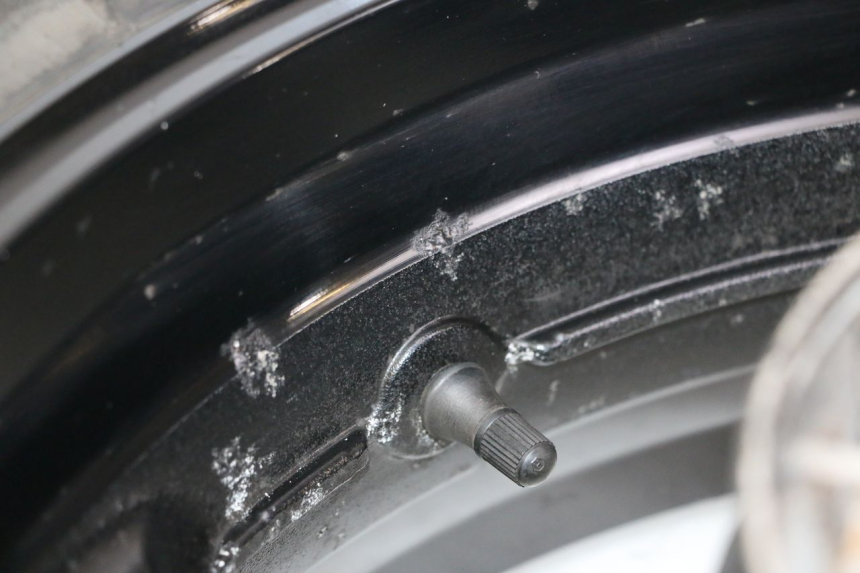 photo de CERCHIO POSTERIORE E PNEUMATICO SUZUKI GSR 750 (2011 - 2017)