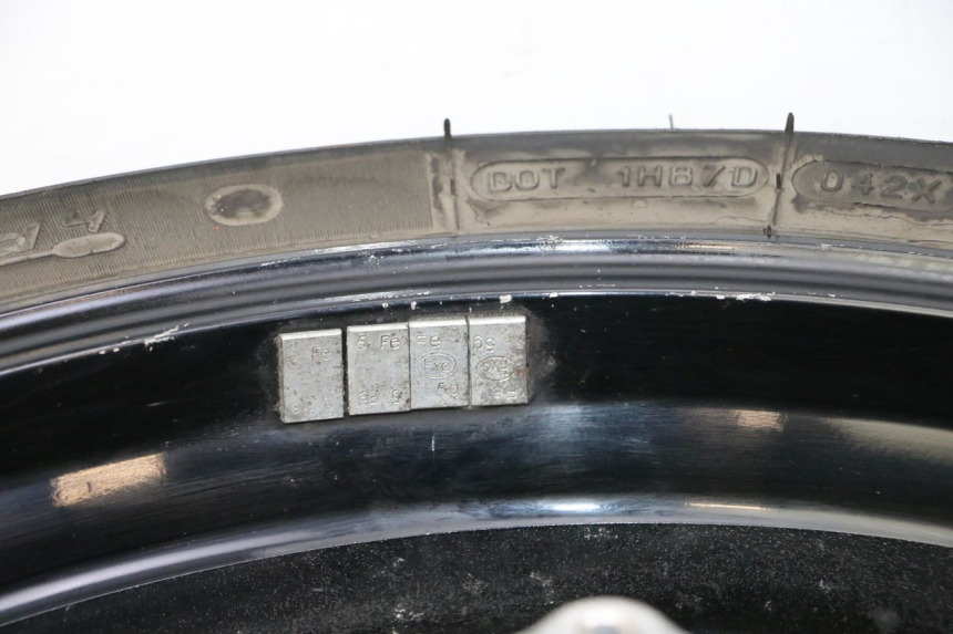 photo de CERCHIO POSTERIORE E PNEUMATICO SUZUKI GSR 750 (2011 - 2017)