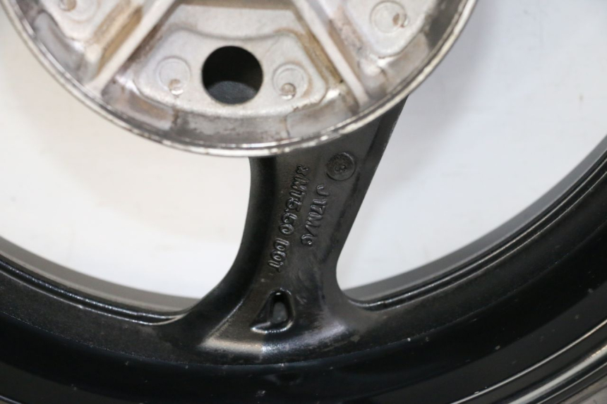 photo de CERCHIO POSTERIORE E PNEUMATICO SUZUKI GSR 750 (2011 - 2017)