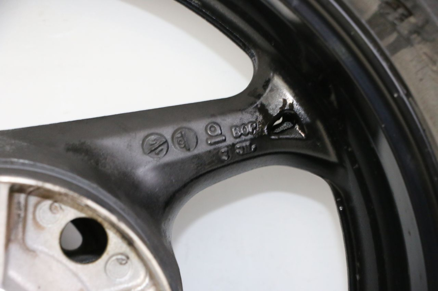 photo de CERCHIO POSTERIORE E PNEUMATICO SUZUKI GSR 750 (2011 - 2017)