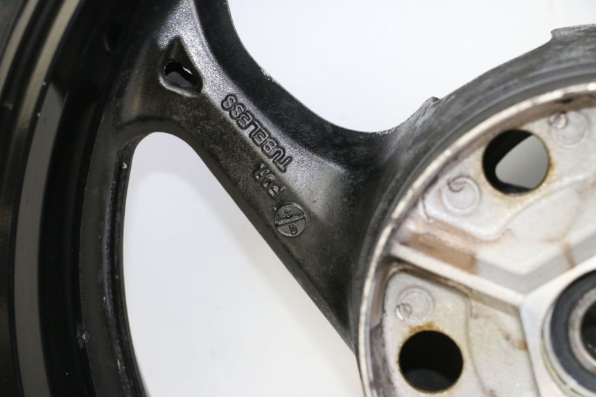 photo de CERCHIO POSTERIORE E PNEUMATICO SUZUKI GSR 750 (2011 - 2017)