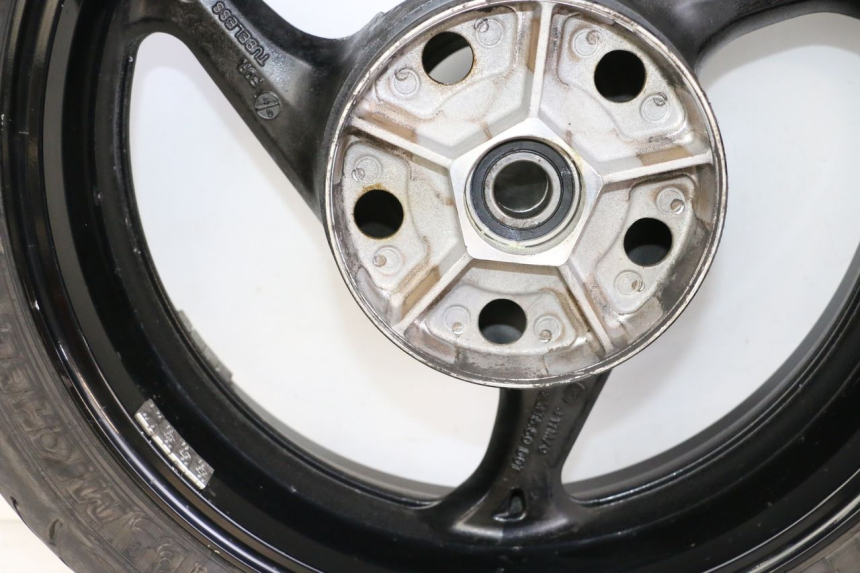 photo de CERCHIO POSTERIORE E PNEUMATICO SUZUKI GSR 750 (2011 - 2017)