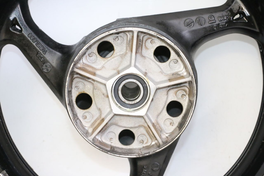 photo de CERCHIO POSTERIORE E PNEUMATICO SUZUKI GSR 750 (2011 - 2017)