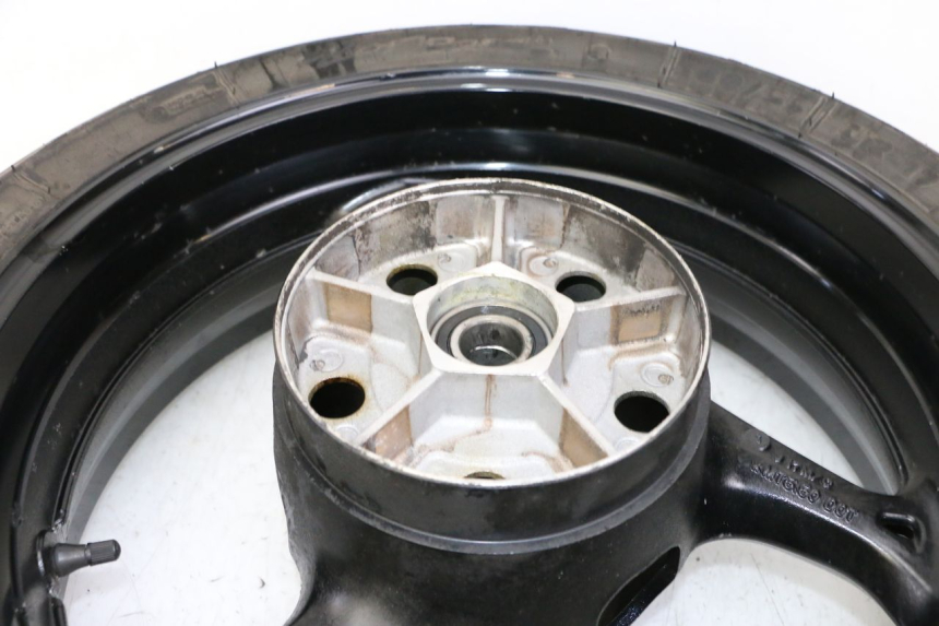 photo de CERCHIO POSTERIORE E PNEUMATICO SUZUKI GSR 750 (2011 - 2017)