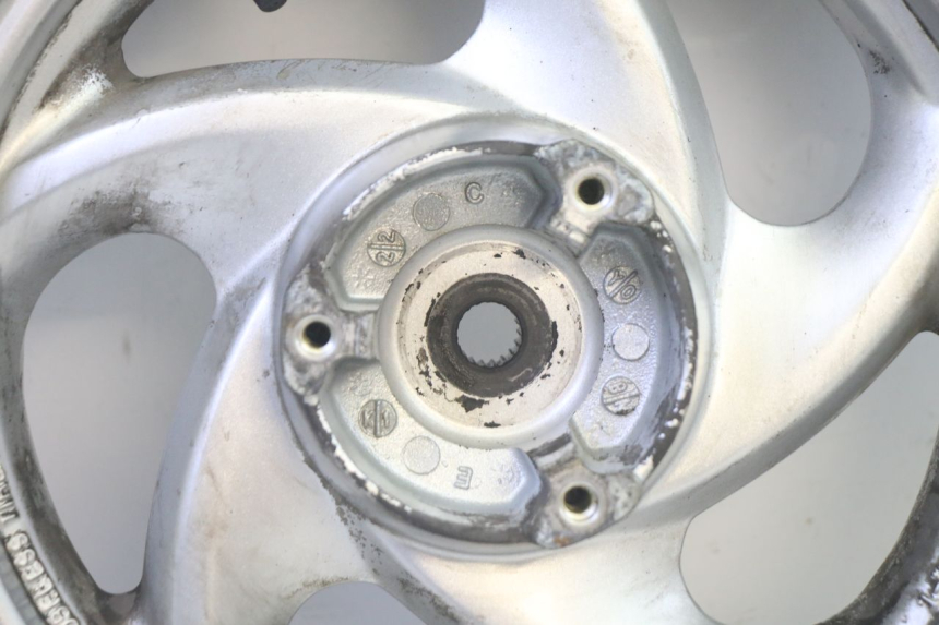 photo de CERCHIO POSTERIORE E PNEUMATICO SYM GTS EVO 125 (2009 - 2013) - Altra angolazione