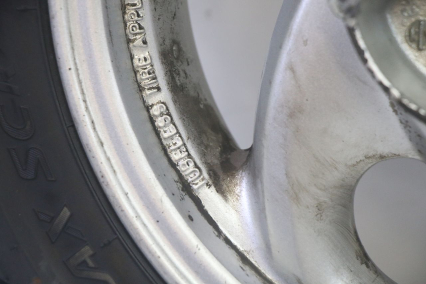 photo de CERCHIO POSTERIORE E PNEUMATICO SYM GTS EVO 125 (2009 - 2013) - Dettagli dei punti di fissaggio