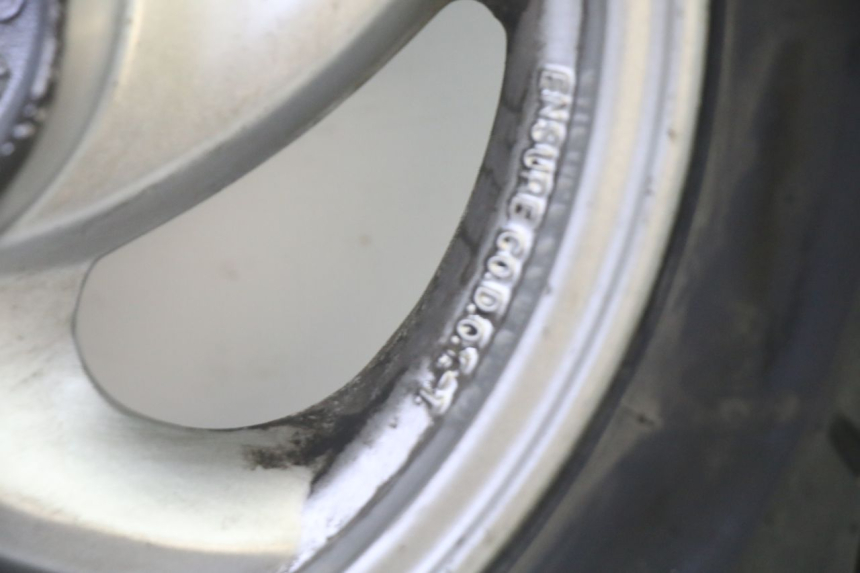 photo de CERCHIO POSTERIORE E PNEUMATICO SYM GTS EVO 125 (2009 - 2013) - Ricambio usato controllato