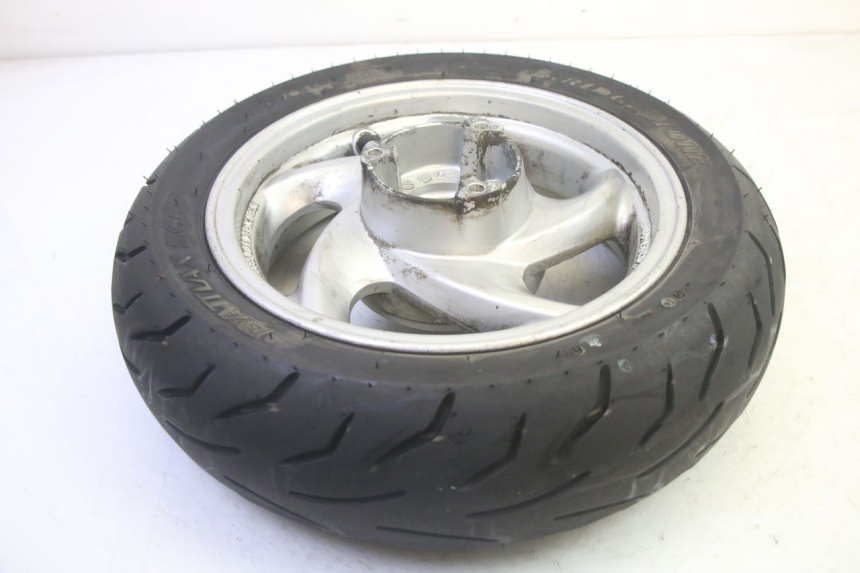 photo de CERCHIO POSTERIORE E PNEUMATICO SYM GTS EVO 125 (2009 - 2013) - Marcature e riferimenti originali