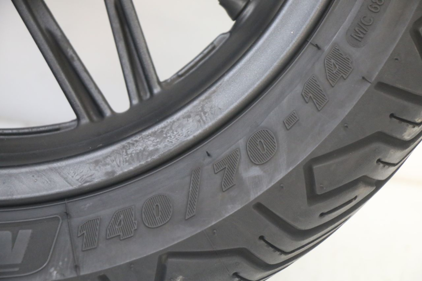 photo de CERCHIO POSTERIORE E PNEUMATICO HONDA FORZA 125 (2021 - 2025)