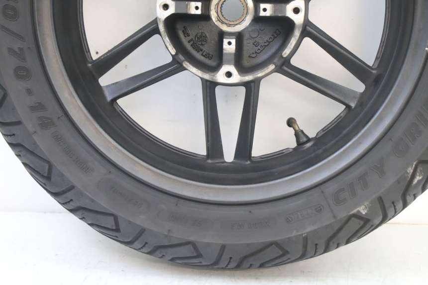 photo de CERCHIO POSTERIORE E PNEUMATICO HONDA FORZA 125 (2021 - 2025)