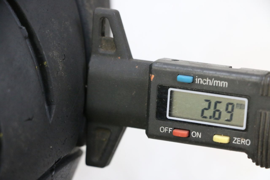 photo de CERCHIO POSTERIORE E PNEUMATICO PEUGEOT KISBEE 4T 50 (2018 - 2022) - Zoom sullo stato d'uso