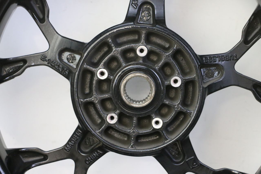 photo de CERCHIO POSTERIORE E PNEUMATICO PIAGGIO MP3 HPE 310 (2024 - 2025)