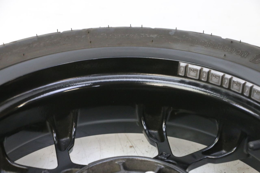 photo de CERCHIO POSTERIORE E PNEUMATICO PIAGGIO MP3 HPE 310 (2024 - 2025)