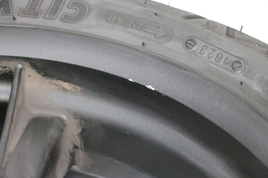 photo de CERCHIO POSTERIORE E PNEUMATICO PIAGGIO MP3 HPE 300 (2019 - 2026) - Altra angolazione