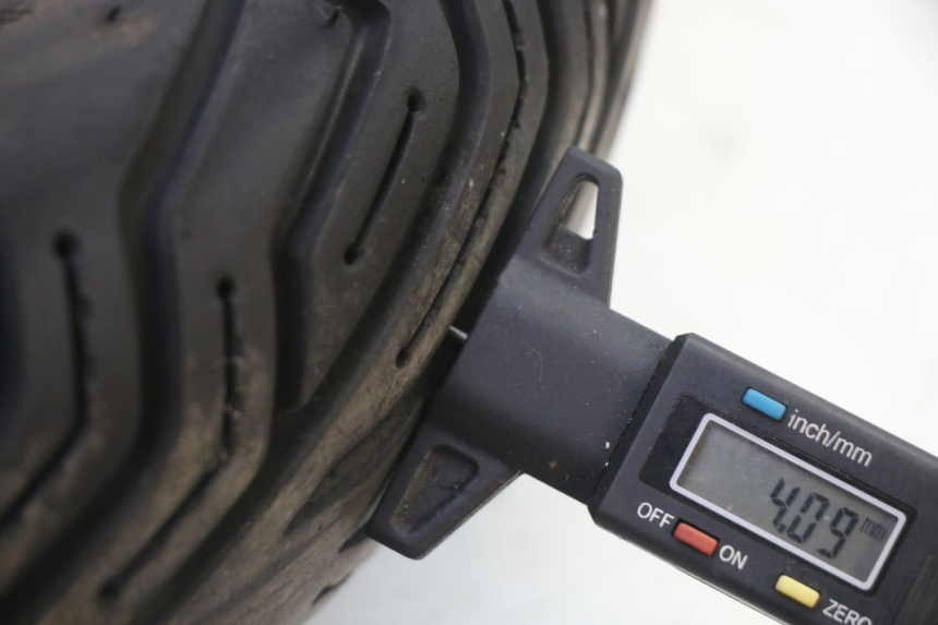 photo de CERCHIO POSTERIORE E PNEUMATICO PIAGGIO MP3 RL 250 (2007 - 2010)