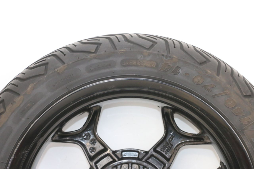 photo de CERCHIO POSTERIORE E PNEUMATICO PIAGGIO MP3 500 (2016 - 2018) - Caratteristiche distintive