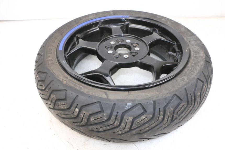 photo de CERCHIO POSTERIORE E PNEUMATICO PIAGGIO MP3 500 (2016 - 2018) - Ricambio usato controllato