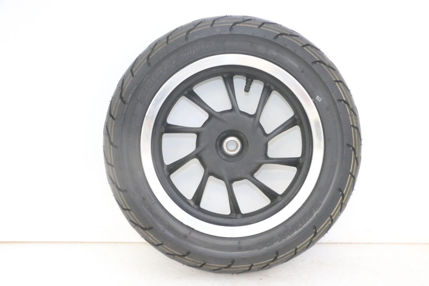 photo de CERCHIO POSTERIORE E PNEUMATICO KYMCO LIKE 4T 50 (2019 - 2025)