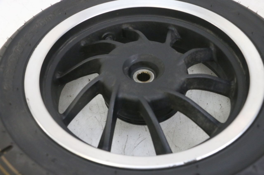 photo de CERCHIO POSTERIORE E PNEUMATICO KYMCO LIKE 4T 50 (2019 - 2025)