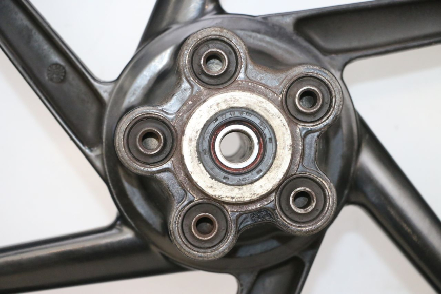 photo de CERCHIO POSTERIORE E PNEUMATICO HONDA NSR R 125 (1994 - 2003) - Zoom sui componenti