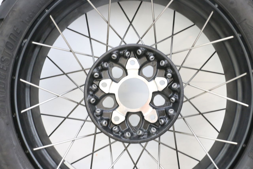 photo de CERCHIO POSTERIORE E PNEUMATICO BMW R GS 1250 (2021 - 2024) - Foto prodotto supplementare