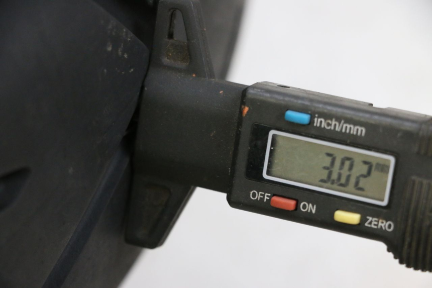 photo de CERCHIO POSTERIORE E PNEUMATICO BMW R GS 1250 (2021 - 2024) - Zoom sullo stato d'uso