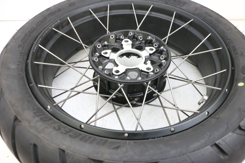 photo de CERCHIO POSTERIORE E PNEUMATICO BMW R GS 1250 (2021 - 2024) - Altra angolazione