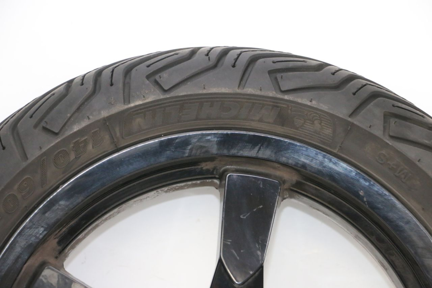 photo de CERCHIO POSTERIORE E PNEUMATICO PEUGEOT SATELIS 125 (2013 - 2018) - Ispezione visiva dettagliata