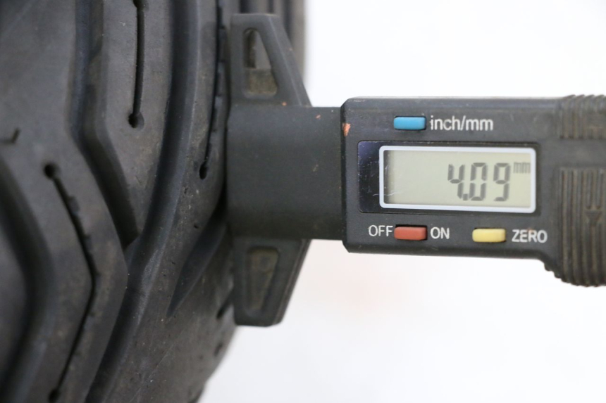 photo de CERCHIO POSTERIORE E PNEUMATICO PEUGEOT SATELIS 125 (2013 - 2018) - Zoom sullo stato d'uso