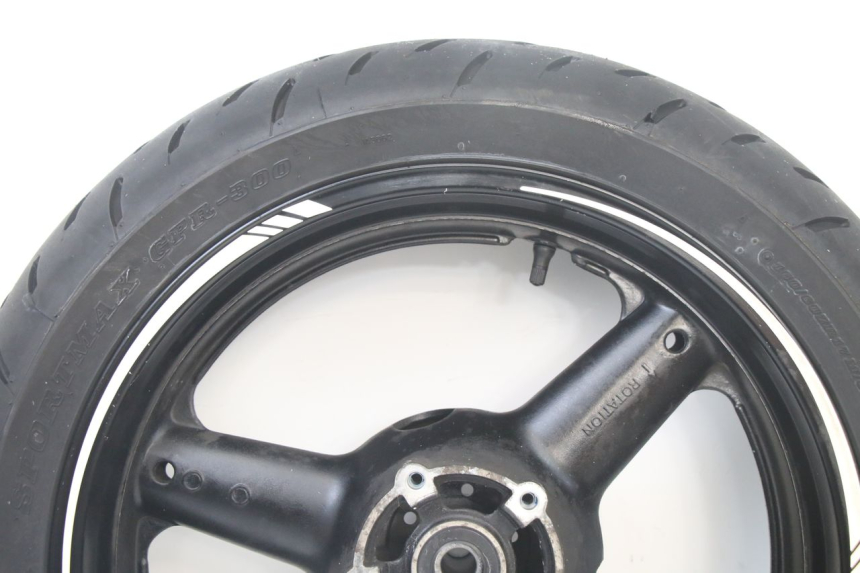 photo de CERCHIO POSTERIORE E PNEUMATICO SUZUKI GSF S BANDIT 600 (2000 - 2004)