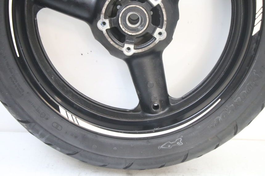 photo de CERCHIO POSTERIORE E PNEUMATICO SUZUKI GSF S BANDIT 600 (2000 - 2004)