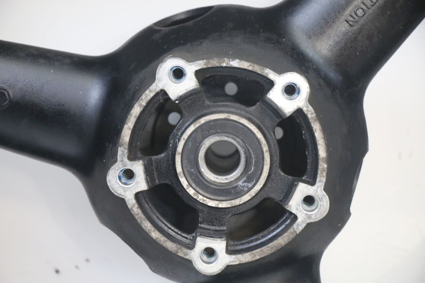 photo de CERCHIO POSTERIORE E PNEUMATICO SUZUKI GSF S BANDIT 600 (2000 - 2004)