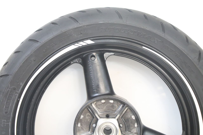 photo de CERCHIO POSTERIORE E PNEUMATICO SUZUKI GSF S BANDIT 600 (2000 - 2004)
