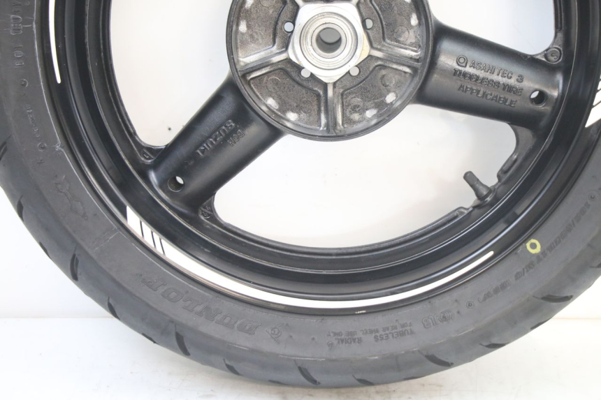 photo de CERCHIO POSTERIORE E PNEUMATICO SUZUKI GSF S BANDIT 600 (2000 - 2004)