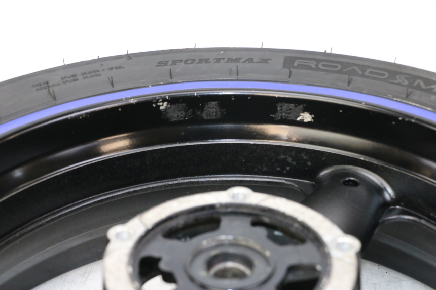 photo de CERCHIO POSTERIORE E PNEUMATICO SUZUKI GSX F GSXF 650 (2007 - 2015)