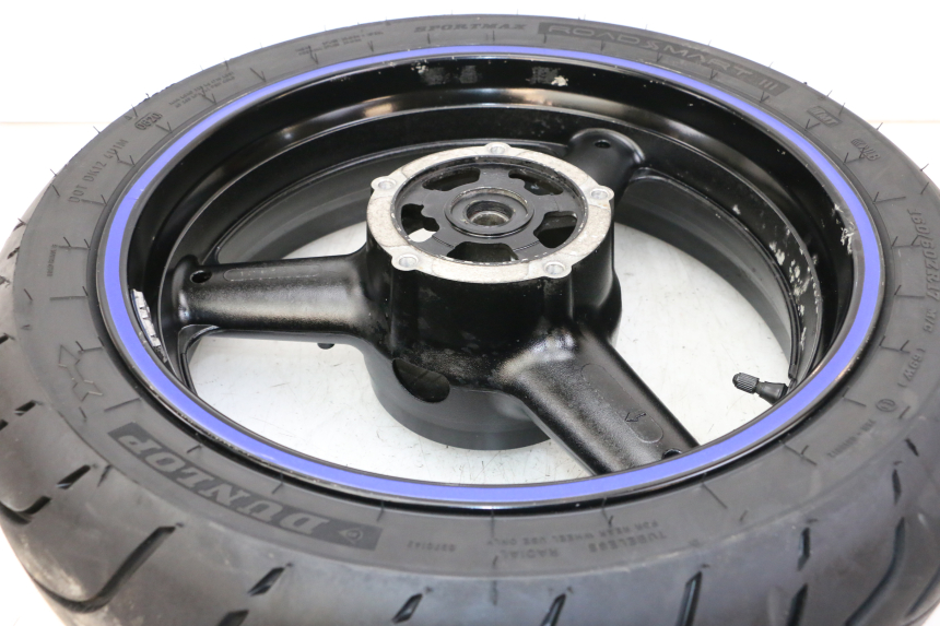 photo de CERCHIO POSTERIORE E PNEUMATICO SUZUKI GSX F GSXF 650 (2007 - 2015)