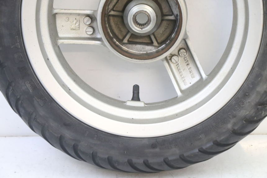 photo de CERCHIO POSTERIORE E PNEUMATICO PEUGEOT VIVACITY NEW 2T 50 (2008 - 2017)