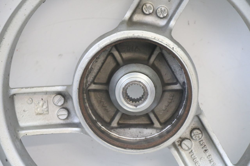 photo de CERCHIO POSTERIORE E PNEUMATICO PEUGEOT VIVACITY NEW 2T 50 (2008 - 2017)