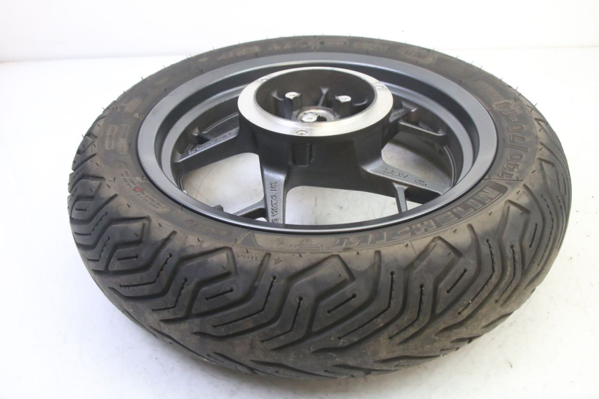 photo de CERCHIO POSTERIORE E PNEUMATICO YAMAHA XMAX X-MAX 125 (2021 - 2025)