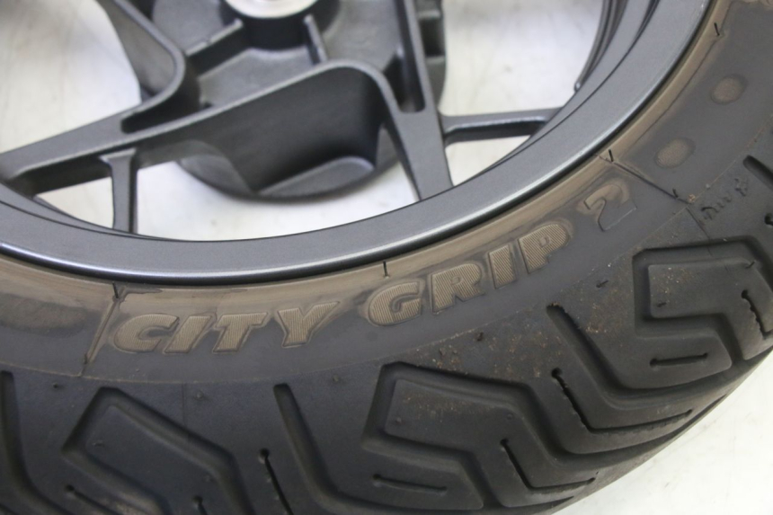 photo de CERCHIO POSTERIORE E PNEUMATICO YAMAHA XMAX X-MAX 125 (2021 - 2025)