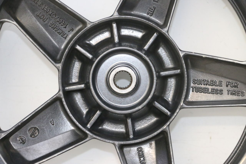 photo de CERCHIO POSTERIORE E PNEUMATICO YAMAHA XMAX X-MAX 125 (2006 - 2009) - Caratteristiche distintive