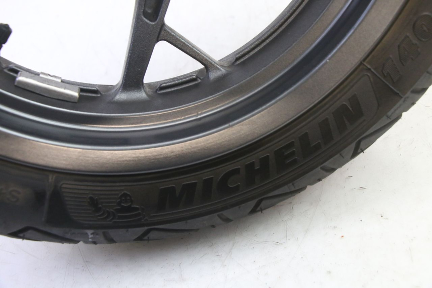 photo de CERCHIO POSTERIORE E PNEUMATICO YAMAHA XMAX X-MAX 125 (2021 - 2025)
