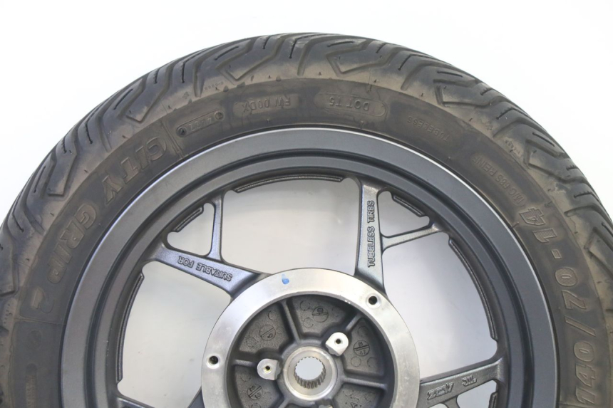photo de CERCHIO POSTERIORE E PNEUMATICO YAMAHA XMAX X-MAX 125 (2021 - 2025)