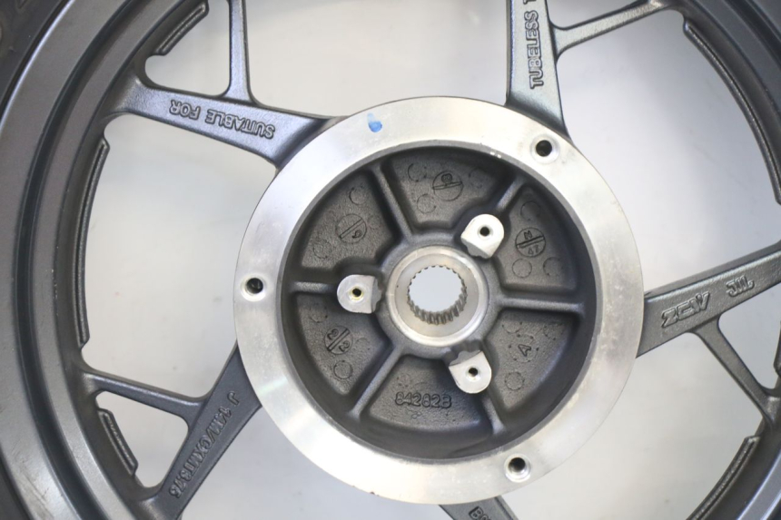 photo de CERCHIO POSTERIORE E PNEUMATICO YAMAHA XMAX X-MAX 125 (2021 - 2025)