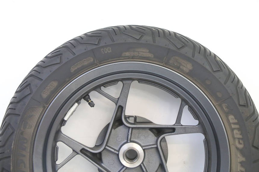 photo de CERCHIO POSTERIORE E PNEUMATICO YAMAHA XMAX X-MAX 125 (2021 - 2025)