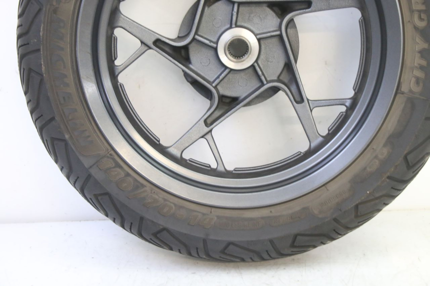 photo de CERCHIO POSTERIORE E PNEUMATICO YAMAHA XMAX X-MAX 125 (2021 - 2025)