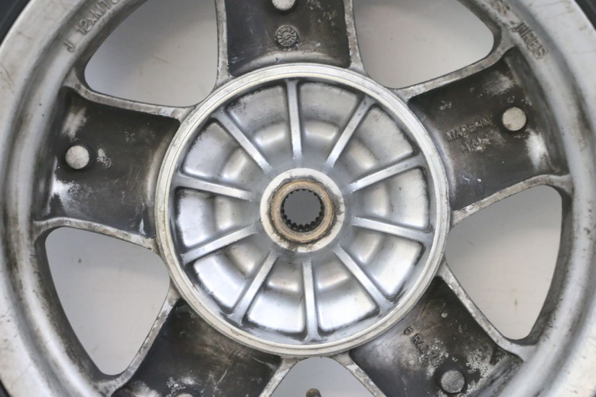 photo de CERCHIO POSTERIORE E PNEUMATICO YAMAHA YP MAJESTY 125 (2002 - 2006) - Zoom sui componenti