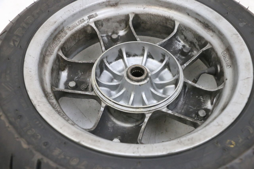 photo de CERCHIO POSTERIORE E PNEUMATICO YAMAHA YP MAJESTY 125 (2002 - 2006) - Altra angolazione